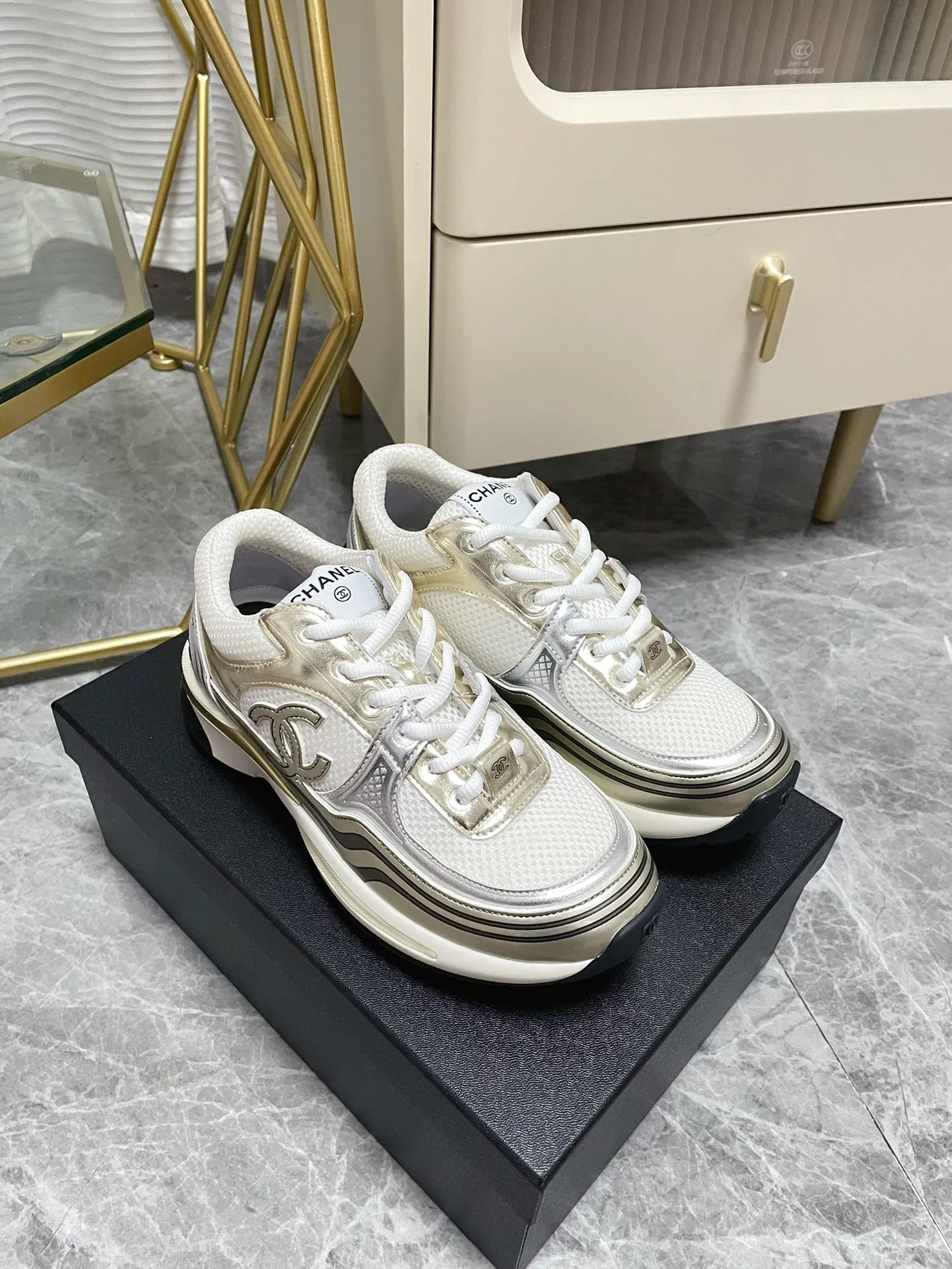 👟👟Ex-factory price 640👟👟 (Full set of packaging details, outsole perfectly combined, different from outside currency) Silver Horn King Xiaoxiang Chanel Chanel 2023 Early Spring Vacation Series The latest casual sports shoes are incomparably beautiful and easy to wear. Very light, the inside is also super soft, super comfortable, the upper is breathable design, the color is high-end and durable, versatile Upper: cowhide and cloth stitching Lining: breathable mesh, original foam combination outsole, size: 35-40